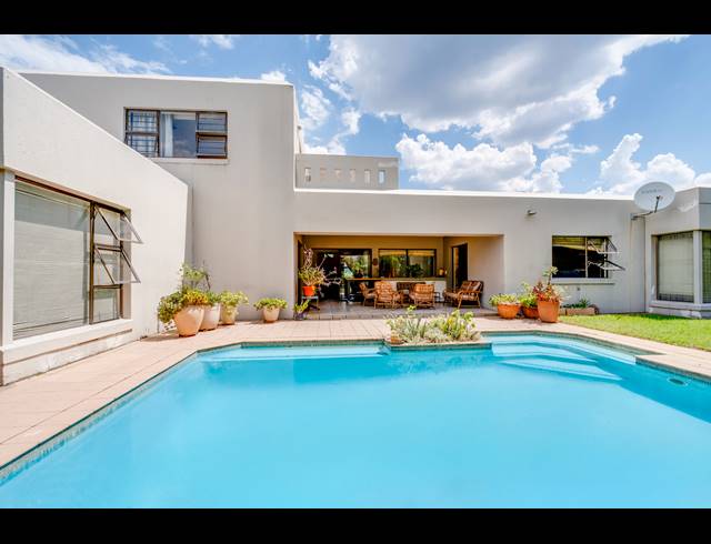 4 BEDROOM HOUSE FOR SALE IN BRYANSTON